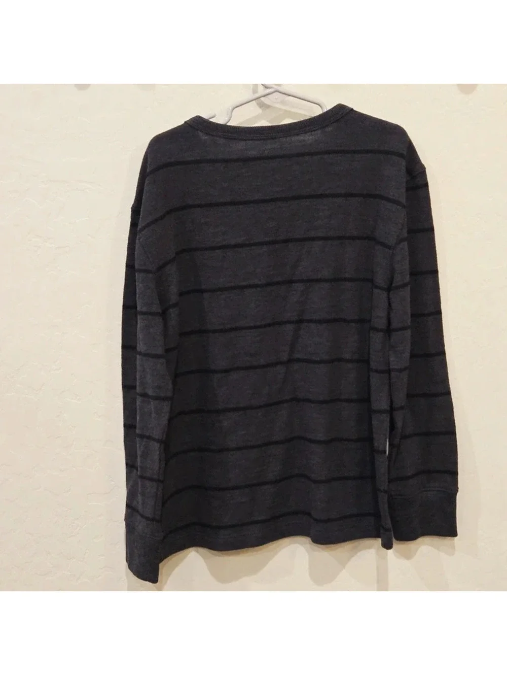 Old Navy Boys Size Medium 8 Striped Gray and Black Long Sleeve Thermal Shirt